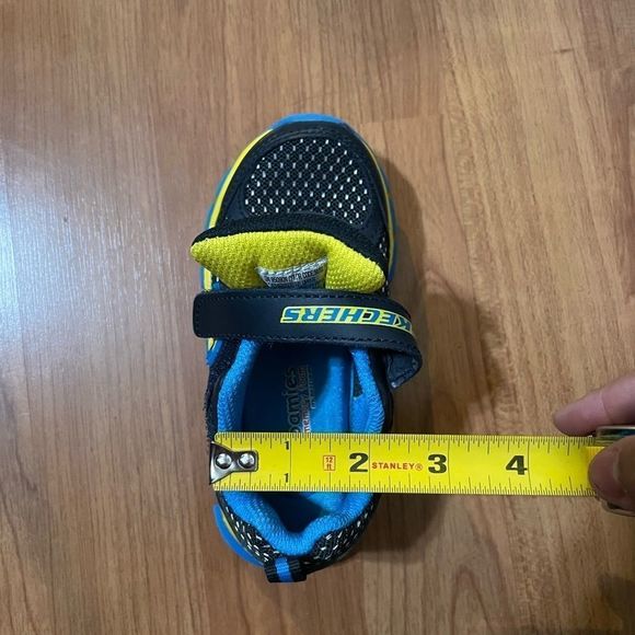Skechers shoes, toddler 8. - Picture 9 of 11